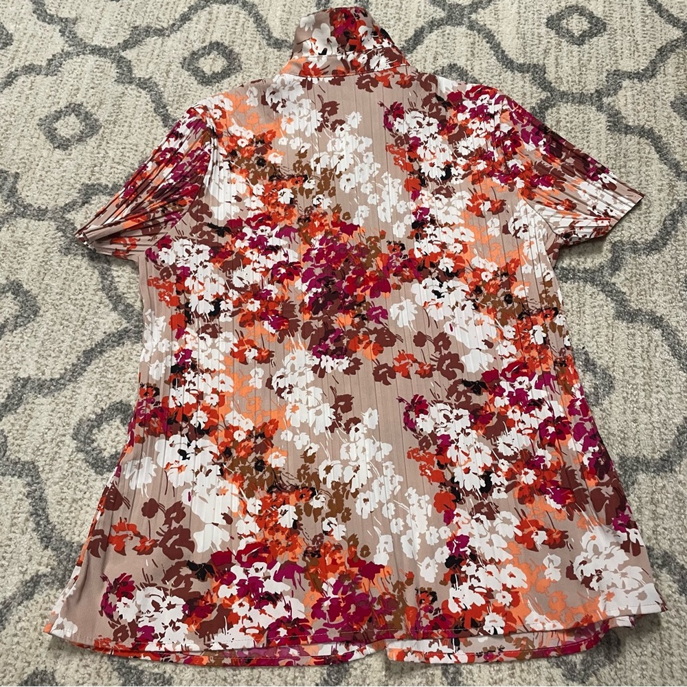 Laura Scott Floral button down blouse - Picture 2 of 2